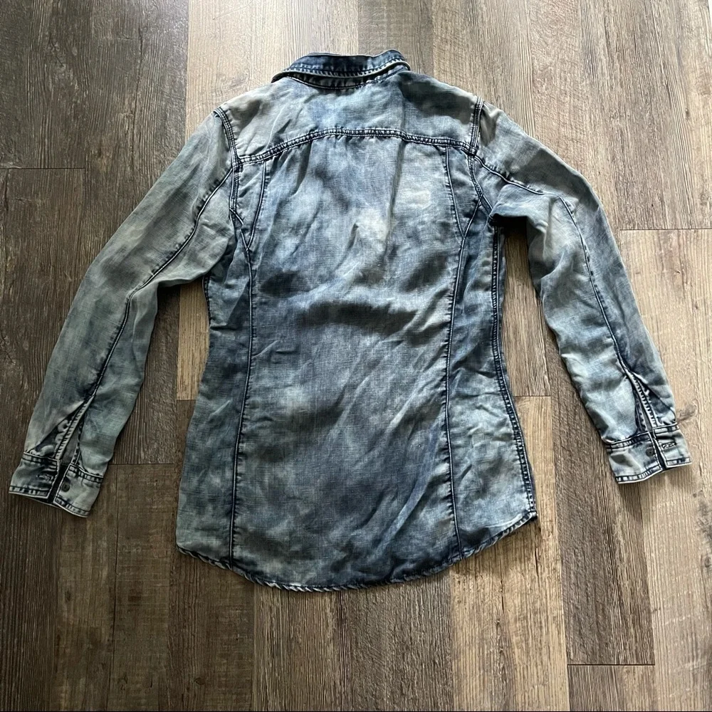 Blank NYC | Acid Wash Chambray Button Up - Picture 5 of 5